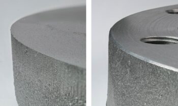Links das Rohteil mit sichtbarem Grat, rechts das maschinell entgratete Bauteil mit sauberer, gleichmäßiger Fase ohne Sekundärgrat (Bild: Kempf).