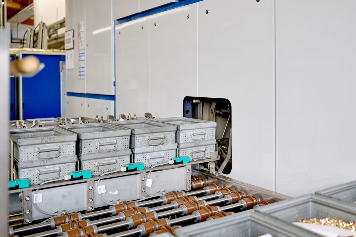 Die jüngste Reinigungsanlage bei Rosenberger in Fridolfing ist eine Kohlenwasserstoff-Alkohol-Anlage mit dem Reinigungsmedium »Isoclean RG 59« (Bild: Ingo Jensen/Richard Geiss GmbH).